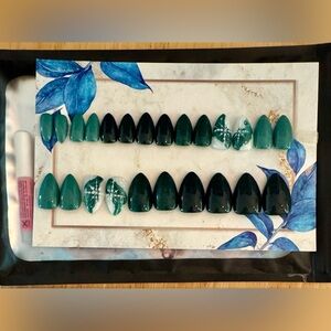 New set of reusable false nails